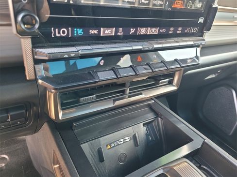 Used 2024 GMC Hummer EV 3X image 26