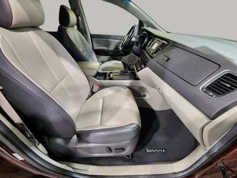 Used 2015 Kia Sedona EX FWD image 25
