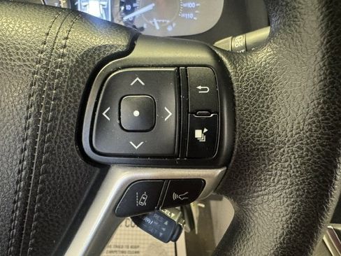 Used 2018 Toyota Sienna LE w/ Carpet Mat Package image 14