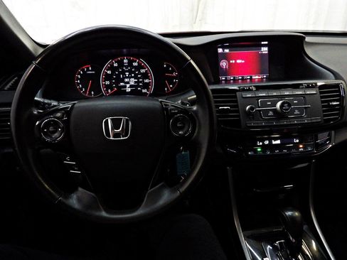 Used 2017 Honda Accord Sport image 17