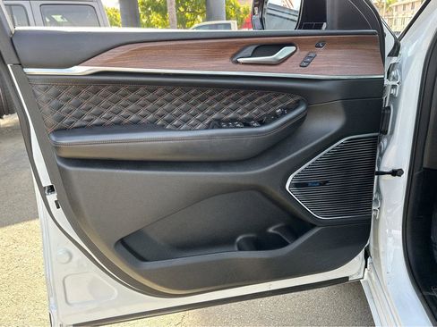 Used 2022 Jeep Grand Cherokee Summit w/ Advanced Protech Group IV image 15