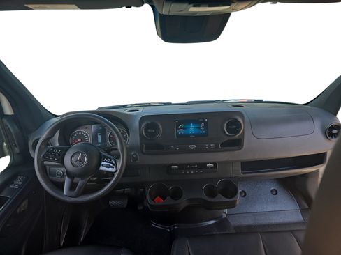 Used 2024 Mercedes-Benz Sprinter 2500 image 9