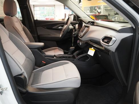 Used 2021 Chevrolet TrailBlazer LS FWD image 32