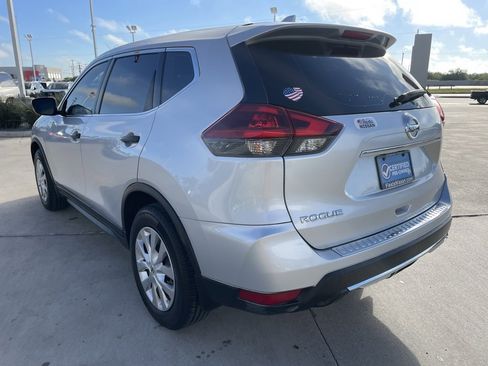 Certified 2018 Nissan Rogue S image 3