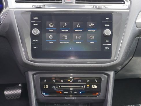 Used 2022 Volkswagen Tiguan SE FWD image 19