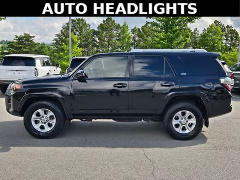 Used 2018 Toyota 4Runner SR5 RWD image 4