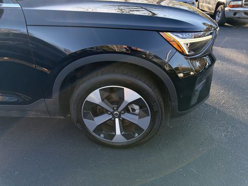 Certified 2025 Volvo XC40 B5 Core image 13