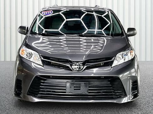 Used 2020 Toyota Sienna LE w/ LE Preferred Package AWD/4WD image 2