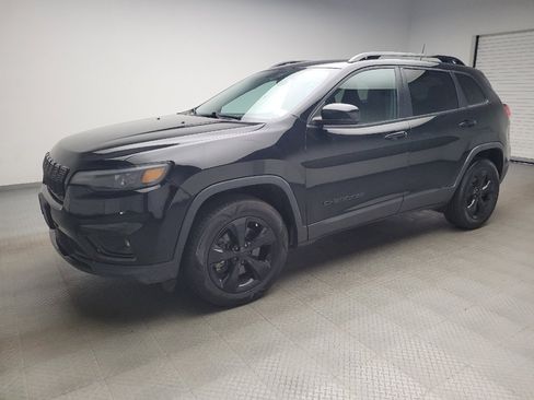 Used 2019 Jeep Cherokee Latitude Plus AWD/4WD image 2
