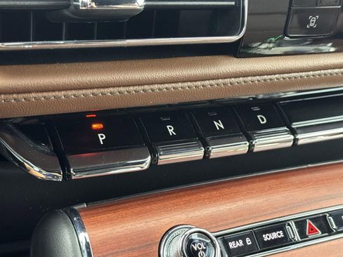 Used 2023 Lincoln Aviator Reserve w/ Equipment Group 201A image 15