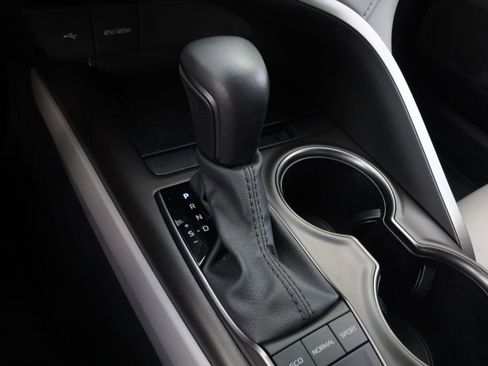 Used 2024 Toyota Camry SE w/ Convenience Package image 9