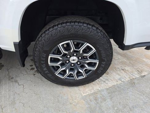 Used 2024 Chevrolet Colorado Z71 w/ Z71 Convenience Package 2 image 29