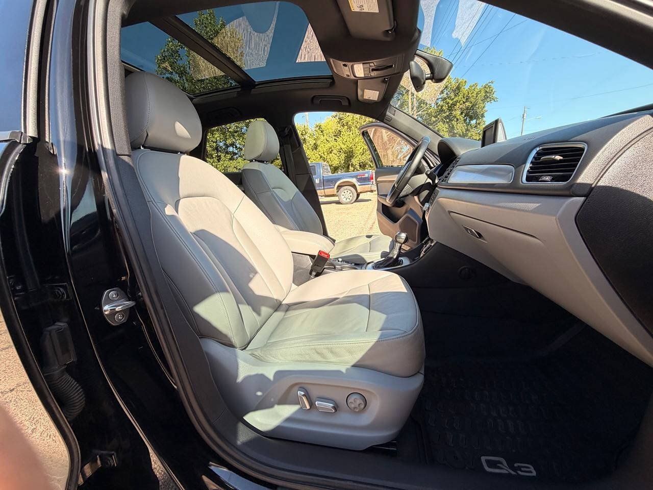 Used 2018 Audi Q3 2.0T Premium w/ Convenience Package FWD image 17