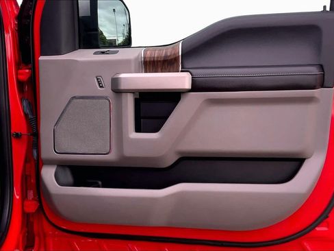 Used 2019 Ford F150 Lariat w/ Equipment Group 502A Luxury AWD/4WD image 23