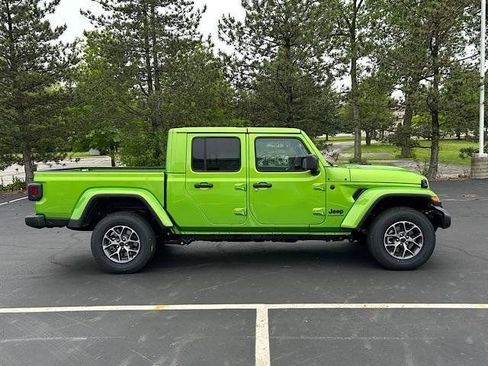 New 2025 Jeep Gladiator Sport AWD/4WD image 2