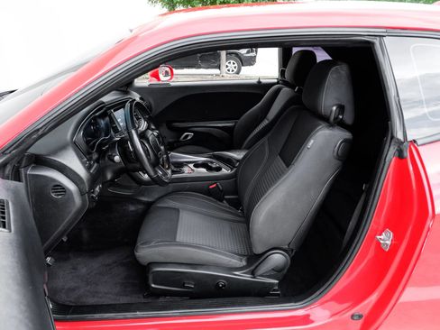 Used 2018 Dodge Challenger R/T w/ Driver Convenience Group RWD image 4