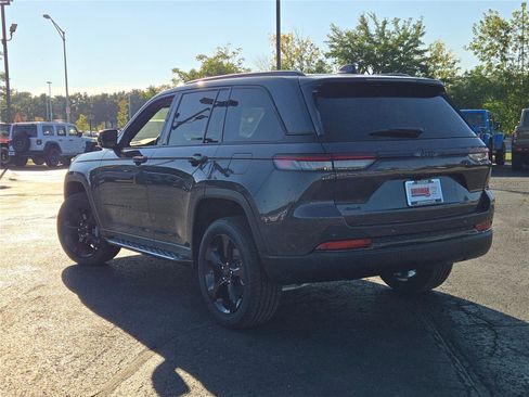 New 2025 Jeep Grand Cherokee Altitude image 16