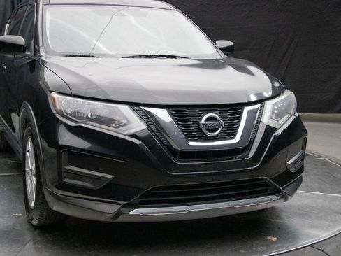 Used 2017 Nissan Rogue S image 3