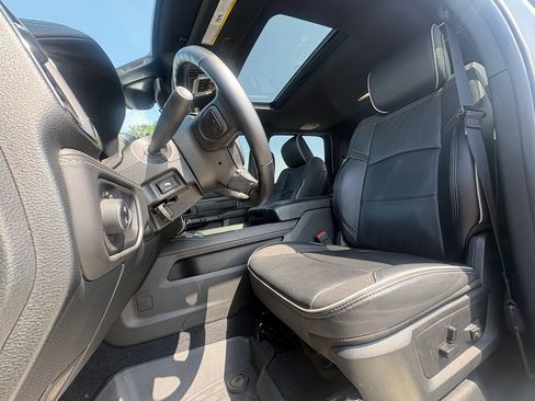 Used 2025 RAM 2500 Limited AWD/4WD image 11