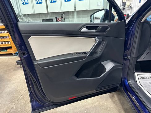 Used 2021 Volkswagen Tiguan SE w/ Panoramic Sunroof Package AWD/4WD image 19