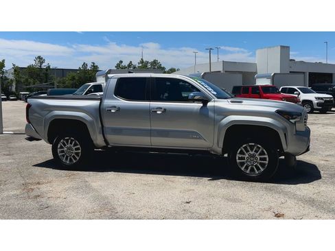 Used 2024 Toyota Tacoma Limited AWD/4WD image 2