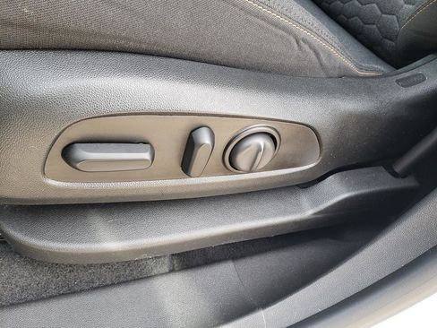 Used 2021 Chevrolet Equinox LT image 30