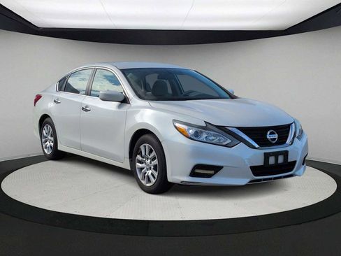 Used 2016 Nissan Altima 2.5 S w/ Power Driver Seat Package image 2