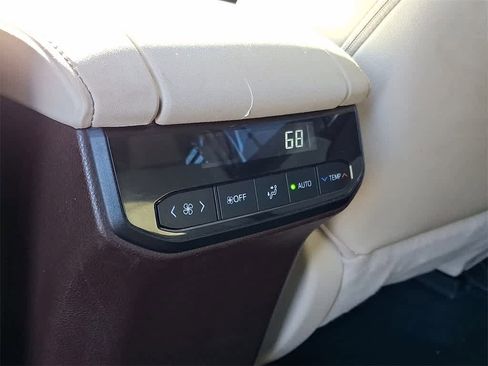 Used 2021 Toyota Highlander Limited image 29