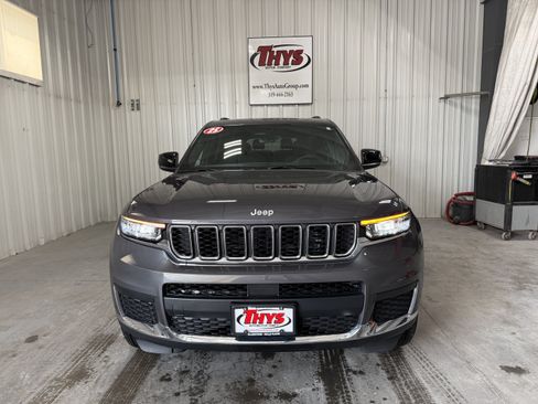 Used 2025 Jeep Grand Cherokee L Laredo w/ Luxury Tech Group I AWD/4WD image 17