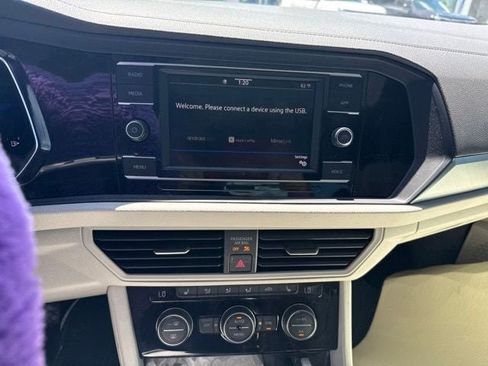 Used 2023 Volkswagen Jetta SE w/ Panoramic Sunroof Package FWD image 22