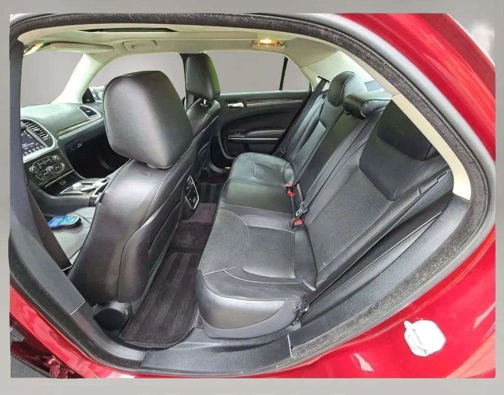 Used 2018 Chrysler 300 Limited w/ Safetytec Plus Group RWD image 7