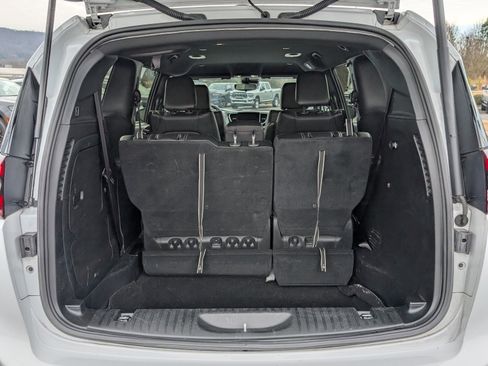 Used 2024 Chrysler Pacifica Select image 30