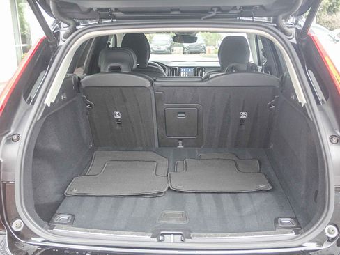 Used 2025 Volvo XC60 B5 Plus image 23