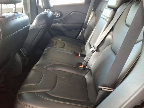 Used 2019 Jeep Cherokee Limited AWD/4WD image 13