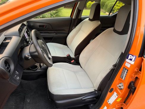 Used 2016 Toyota Prius C One FWD image 11