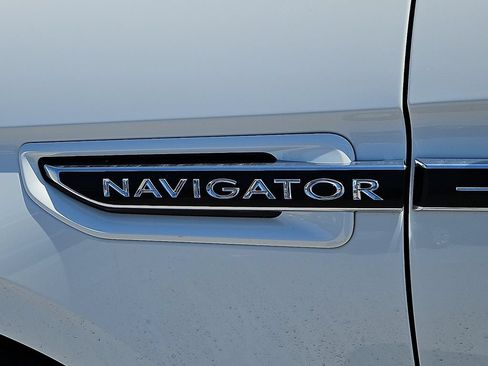 Used 2020 Lincoln Navigator L Black Label w/ Cargo Convenience Package AWD/4WD image 14