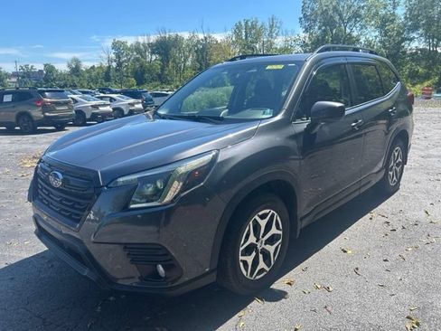 Used 2022 Subaru Forester Premium AWD/4WD image 8