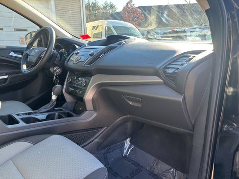 Used 2017 Ford Escape SE image 16