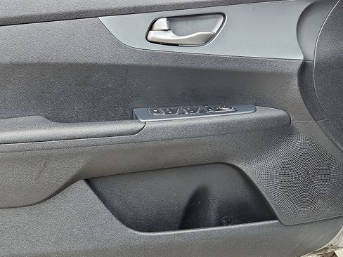 Used 2020 Kia Forte LXS FWD image 25