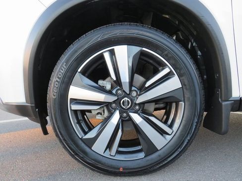 Used 2021 Nissan Rogue SL w/ Premium Package image 6