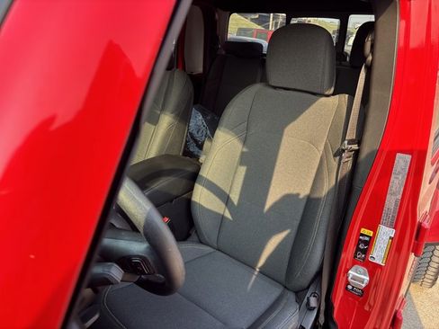 Used 2025 Jeep Gladiator Sport AWD/4WD image 16