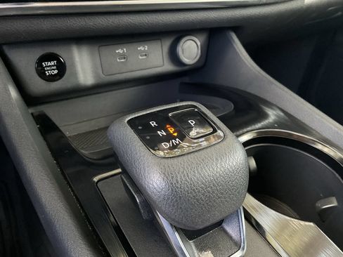 Used 2025 Nissan Rogue SV FWD image 25