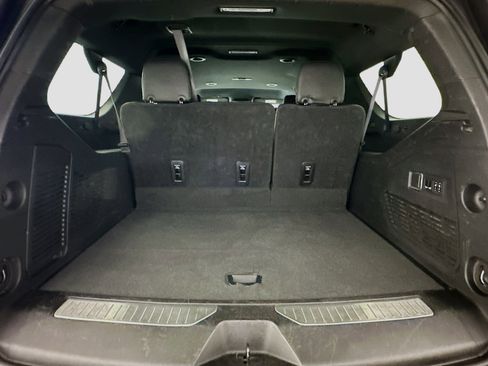Used 2023 Chevrolet Suburban Premier image 31