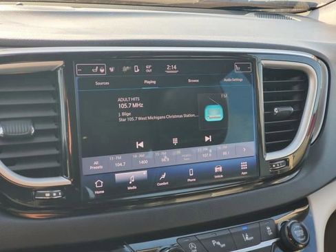 Used 2022 Chrysler Pacifica Touring-L image 26