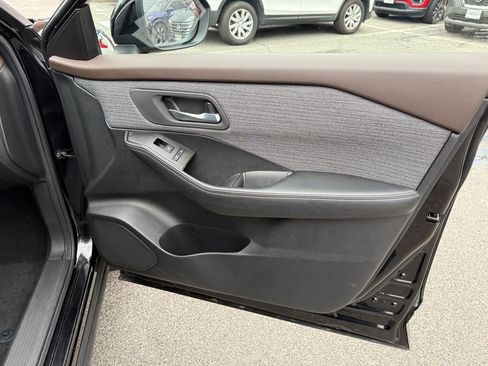 Used 2023 Nissan Rogue SV image 29