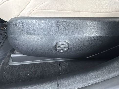 Used 2024 Mercedes-Benz GLC 300 GLC 300 image 11