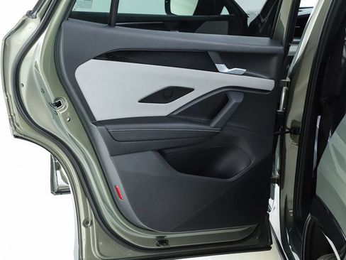 New 2026 Volkswagen Tiguan SE R-Line FWD image 17