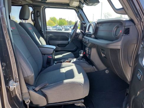 Used 2024 Jeep Wrangler Unlimited Rubicon AWD/4WD image 12