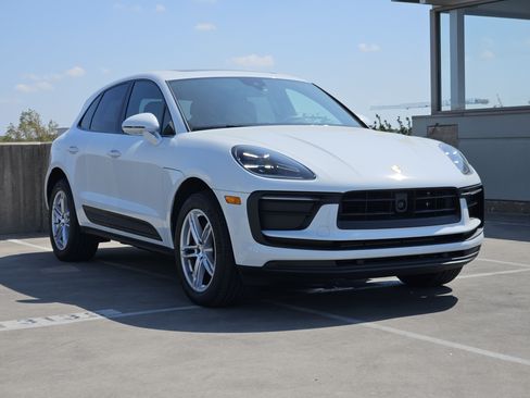 Used 2026 Porsche Macan AWD/4WD image 10
