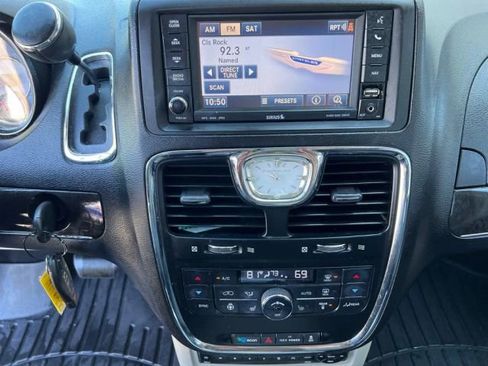 Used 2013 Chrysler Town & Country Touring-L w/ Entertainment Group #2 image 15